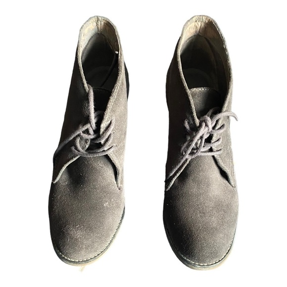 Beautiful women’s Suede Gray Ankle Boots Size 10 - Picture 1 of 5
